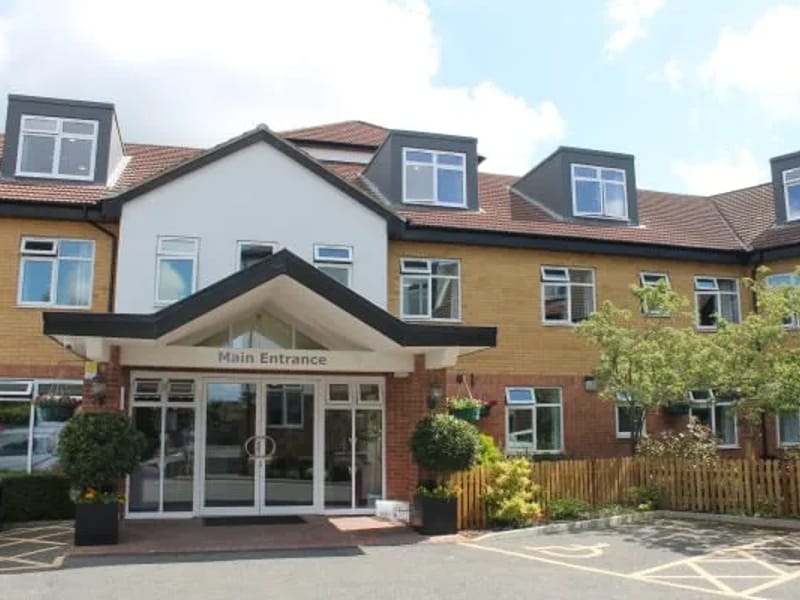 Larchfield House - Nursing Home in Maidenhead, England photo 4
