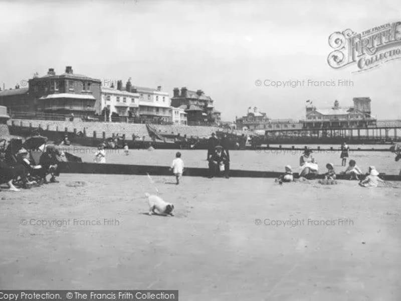 Sands in Bognor Regis, England photo 2
