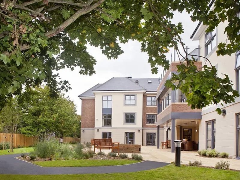 Tenterden House Care Home - Assisted Living in St Albans, England photo 3