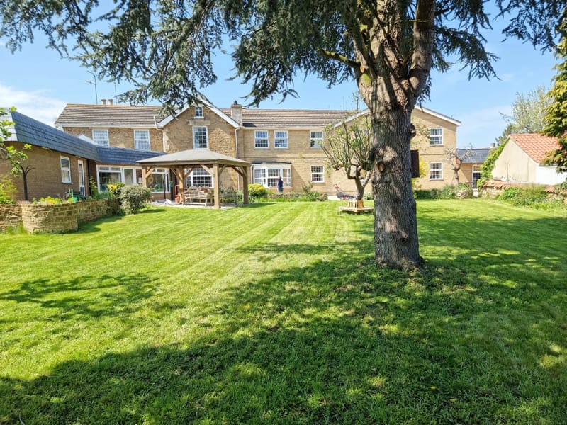 Holly House Residential Home - Assisted Living in Rotherham, England photo 2