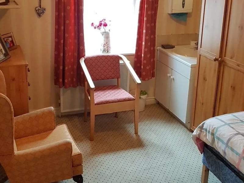 Ferndale Care Home - Nursing Home in Leeds, England photo 2