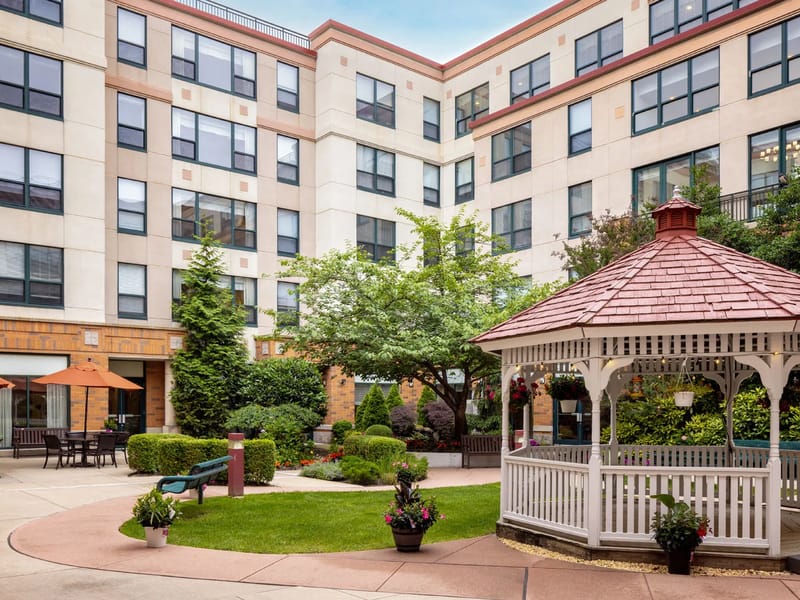 Atria Cutter Mill — Assisted Living, Great Neck, NY · photo 2
