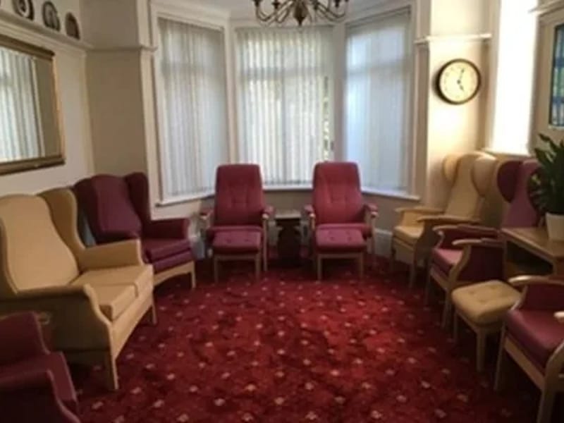 Oakdene Residential Home - Assisted Living in Waterlooville, England photo 3