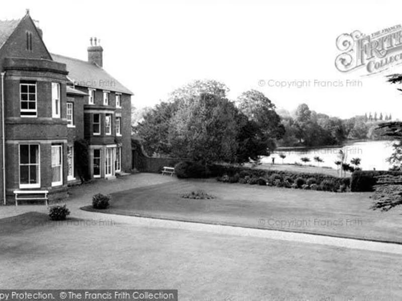 Ellesmere House - Nursing Home in Ellesmere, England photo 2