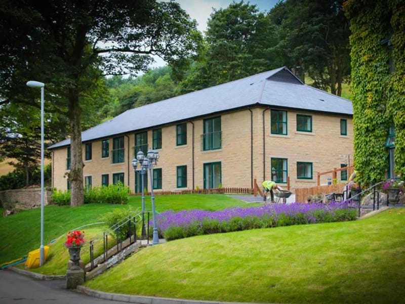 Stoneswood Residential Home - Assisted Living in Oldham, England photo 2