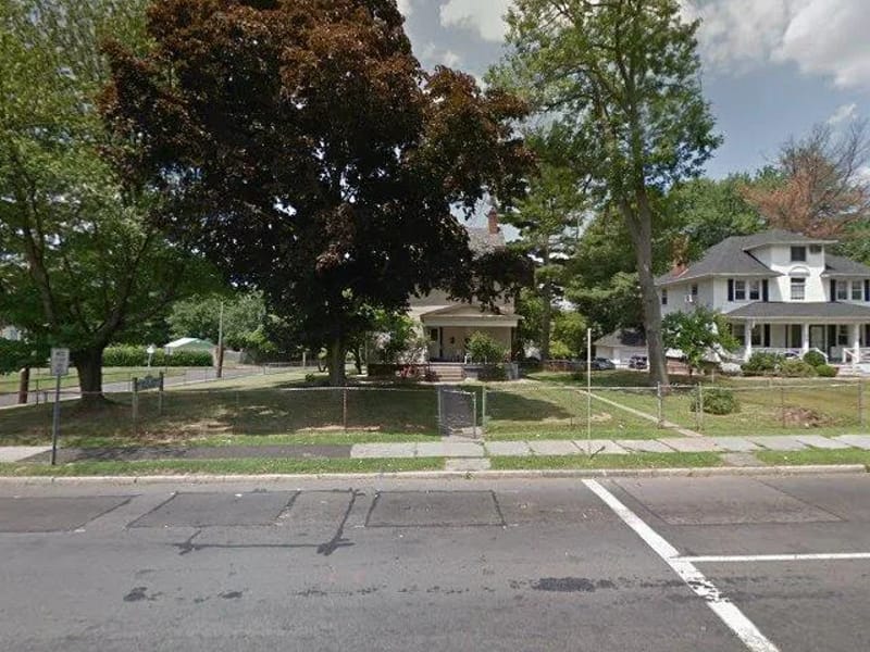 Change Maple Leaf Manor, Incorporated — Assisted Living, Hartford, CT · photo 2