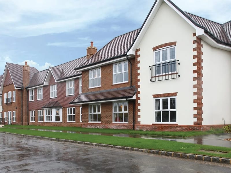 Parris Lawn - Assisted Living in Lewes, England photo 2
