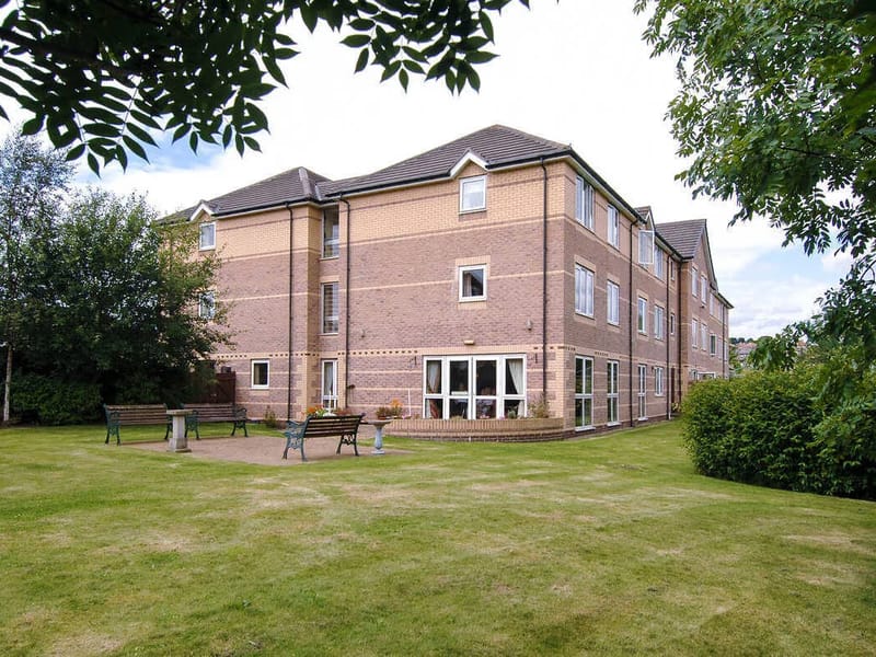 Woodside Court - Assisted Living in Bradford, England photo 2