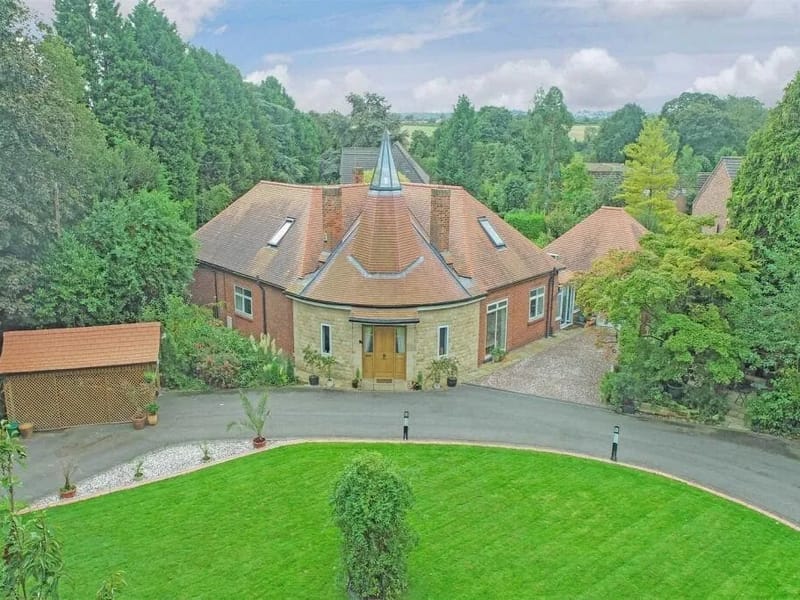 Lennon House in Doncaster, England photo 3