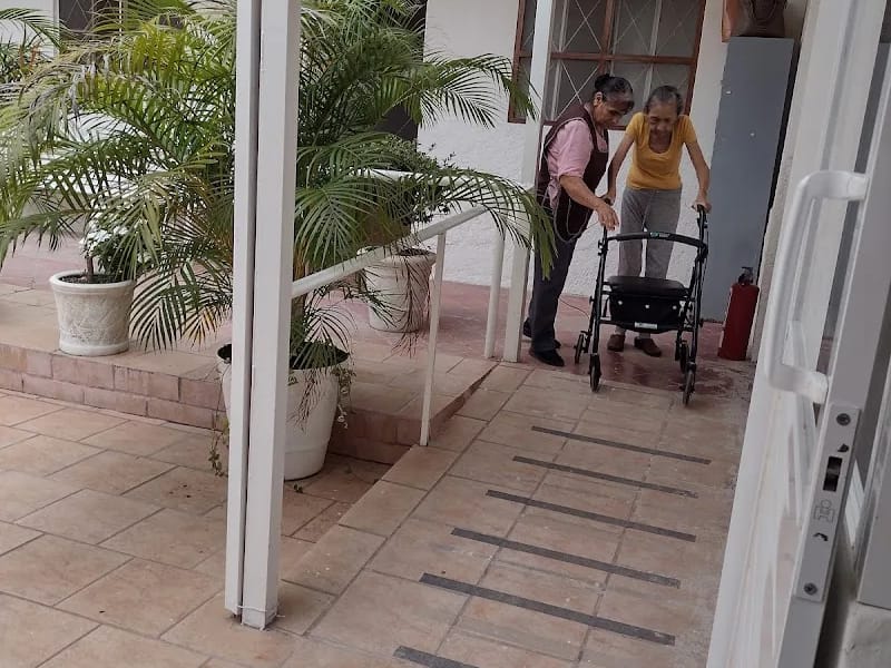 CASA HOGAR ASILO SANTA ANITA - Hogar de Ancianos in San Pedro Tlaquepaque, Jalisco photo 8