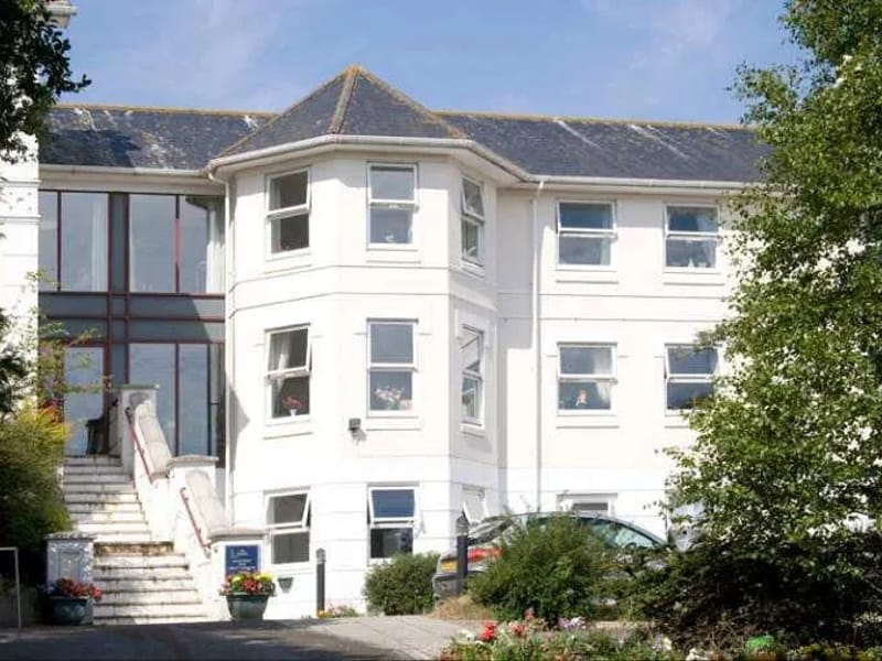 Belle Vue Care Home - Nursing Home in Luton, England photo 2