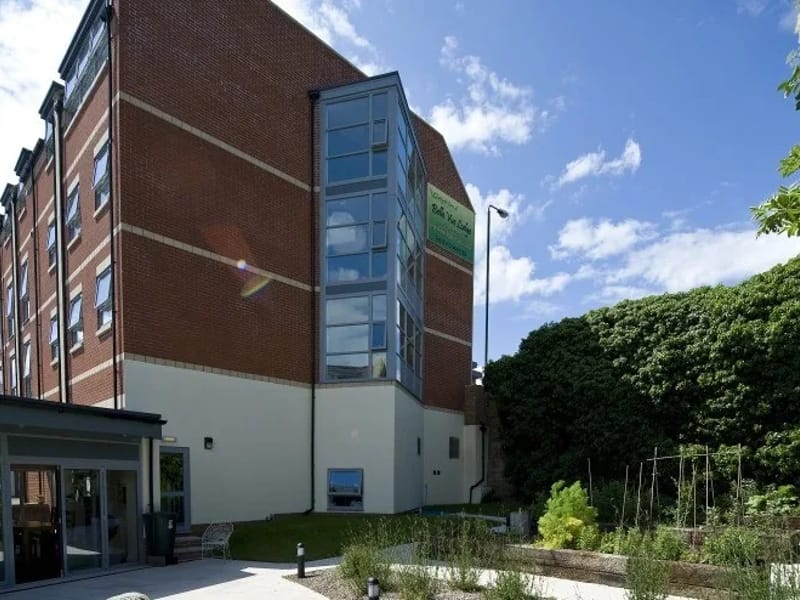 Belle Vue Care Home - Nursing Home in Luton, England photo 1
