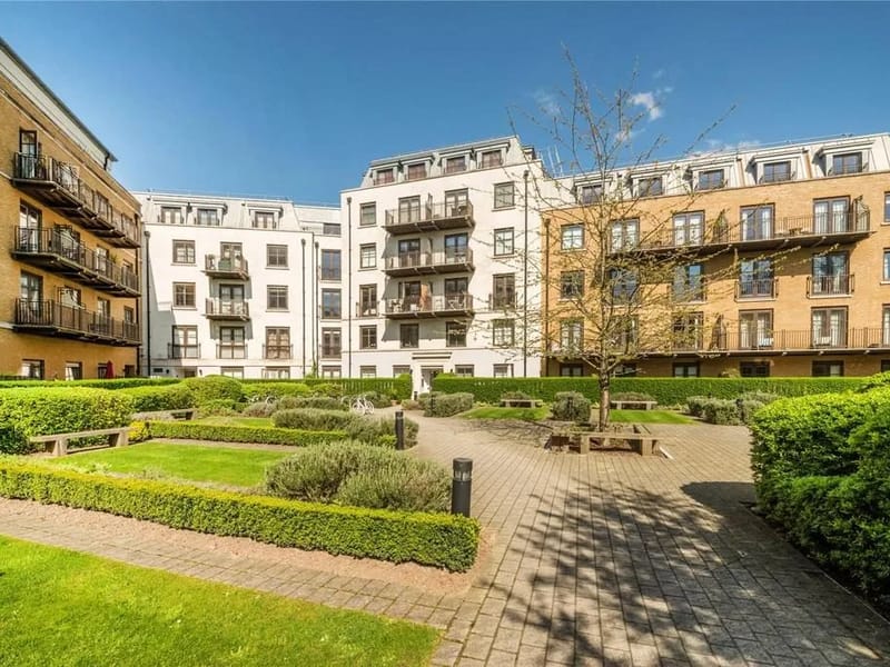 Highbury Gardens - Assisted Living in Ilford, England photo 2