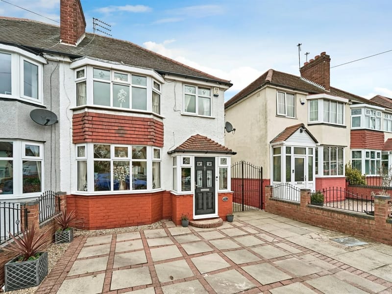 66 Dudley Street - Assisted Living in West Bromwich, England photo 2