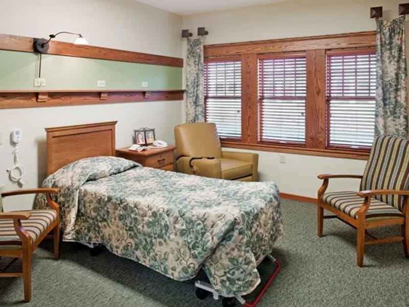 Southlake Village Rehabilitation & Care Center - Nursing Home in Lincoln, NE photo 3