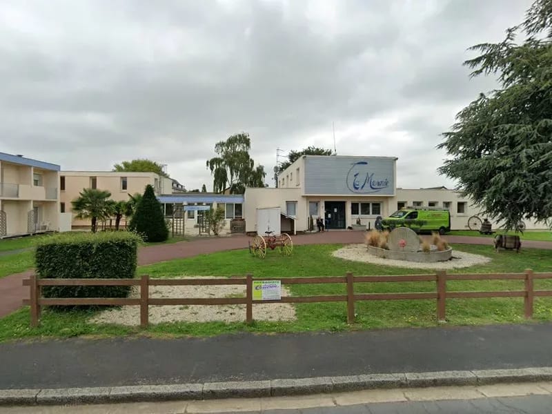 Ehpad La Mesnie - EHPAD in ST PIERRE EN AUGE, Normandie photo 1