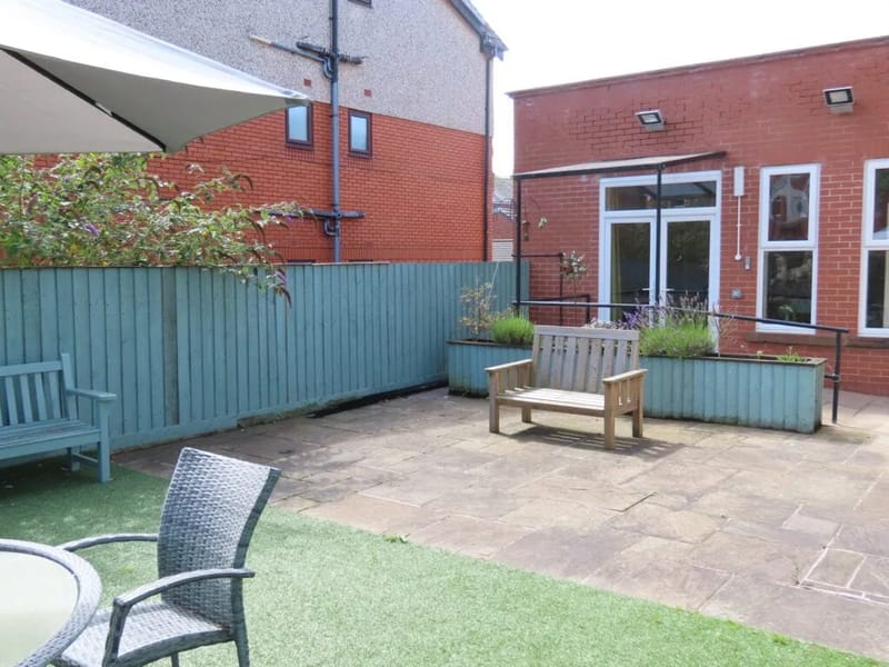 Abney Low Nursing home - Nursing Home in Wirral, England photo 3