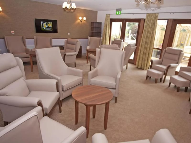 St James's Lodge - Nursing Home in Plymouth, England photo 2