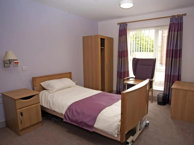 St James's Lodge - Nursing Home in Plymouth, England photo 3
