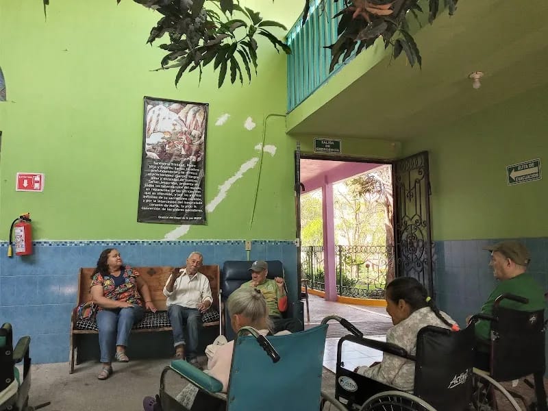 CASA HOGAR PARA ANCIANOS SANTA MONICA Y TOLENTINOS - Hogar de Ancianos in Moroleón, Guanajuato photo 2