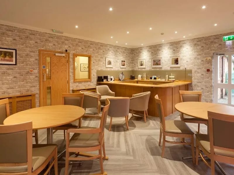 Ashlyns Care Home - Nursing Home in Berkhamsted, England photo 6