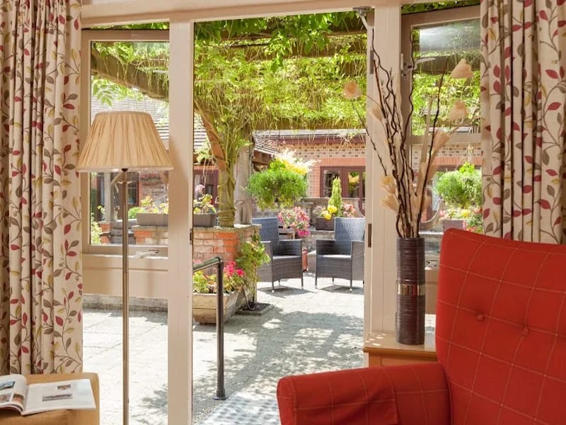 Ashlyns Care Home - Nursing Home in Berkhamsted, England photo 2