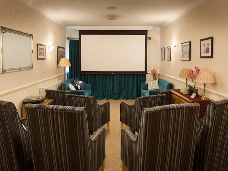 Ashlyns Care Home - Nursing Home in Berkhamsted, England photo 7