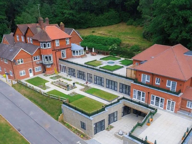 St Magnus Hospital and St Magnus Nursing - Hospital in Haslemere, England photo 2