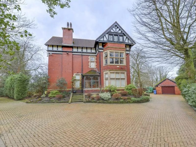Harelands House in Rochdale, England photo 2