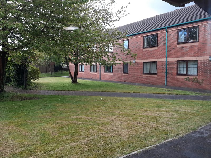Larchfield in Leeds, England photo 5