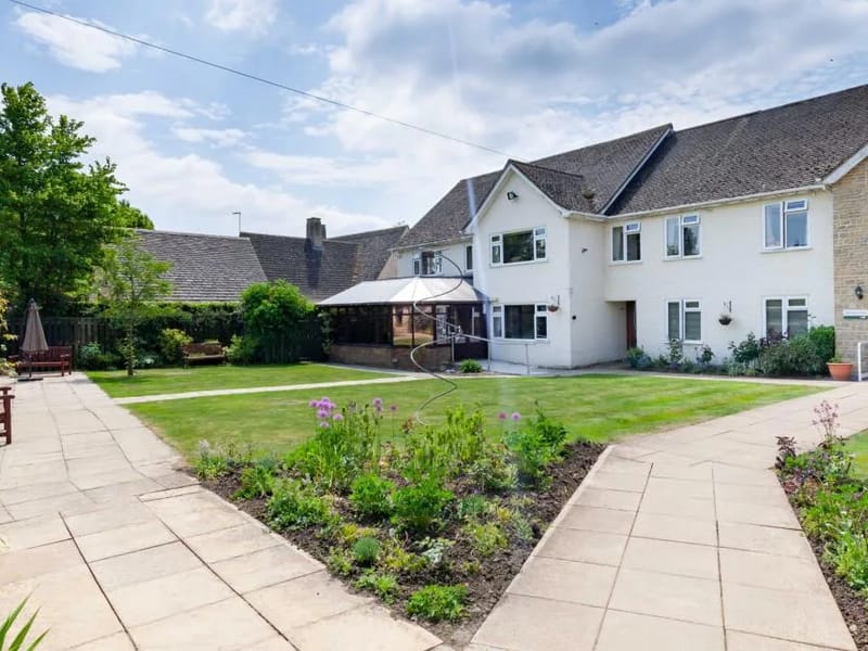 Middletown Grange - Assisted Living in Witney, England photo 2