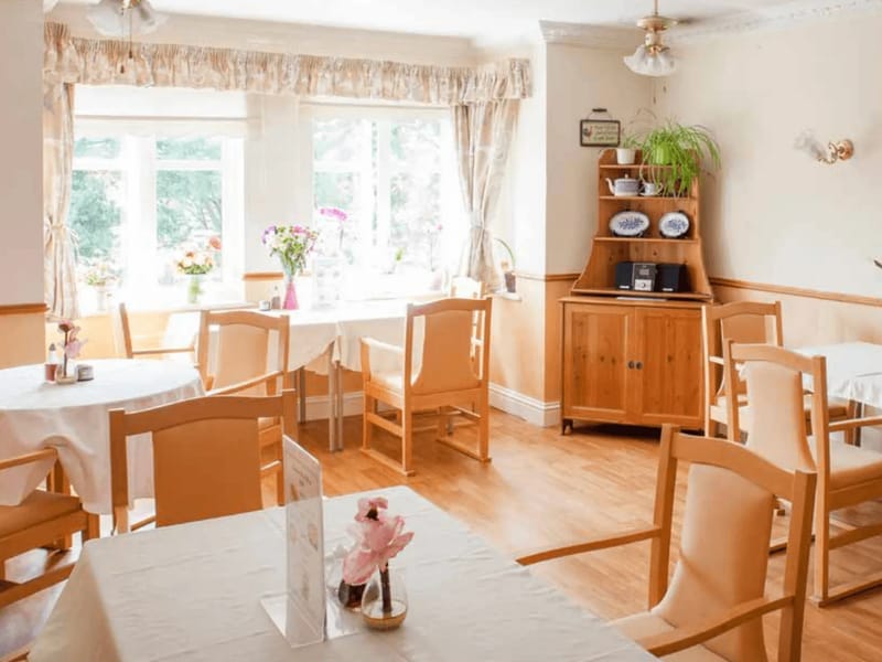 Loxley Hall - Nursing Home in Frodsham, England photo 3