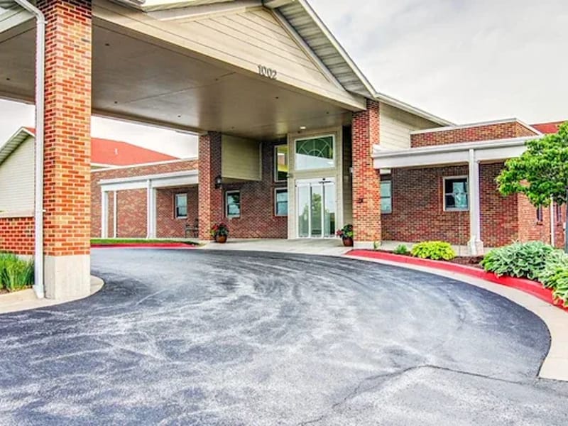 Heisinger Bluffs Rehab and Healthcare Center - Nursing Home in Jefferson City, MO photo 2
