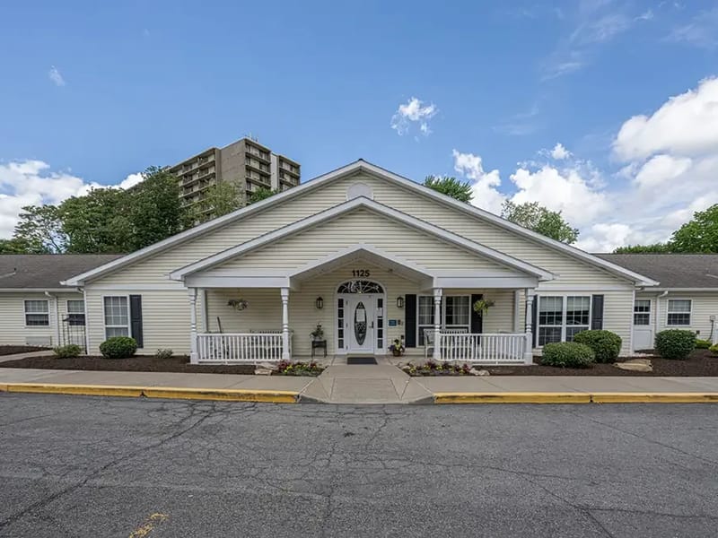 Arden Courts (north Hills) - Assisted Living in Pittsburgh, PA photo 1