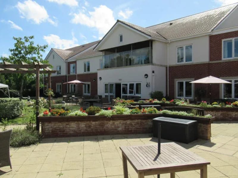Kingfisher Lodge in Bristol, England photo 6