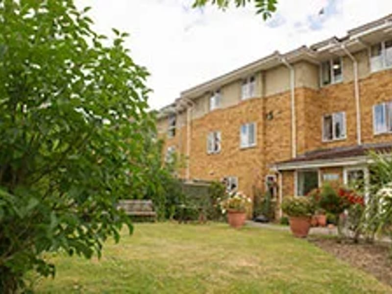 Nairn House Care Home - Nursing Home in Enfield, England photo 3