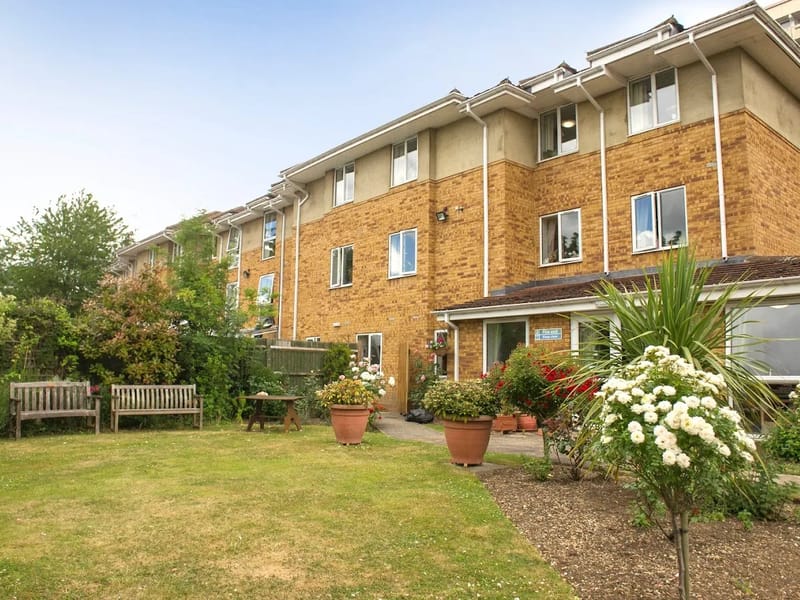 Nairn House Care Home - Nursing Home in Enfield, England photo 1