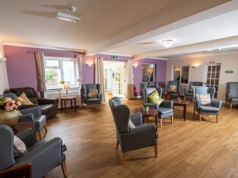 Hollywynd Rest Home - Nursing Home in Worthing, England photo 3