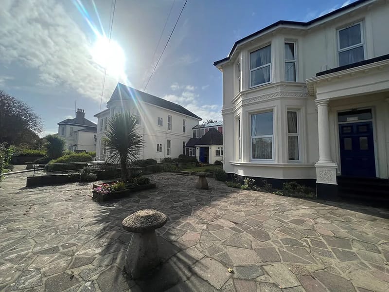 Hollywynd Rest Home - Nursing Home in Worthing, England photo 2