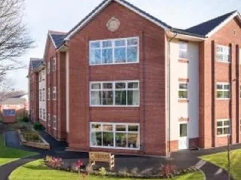 Woodhouse Hall - Assisted Living in Wakefield, England photo 3