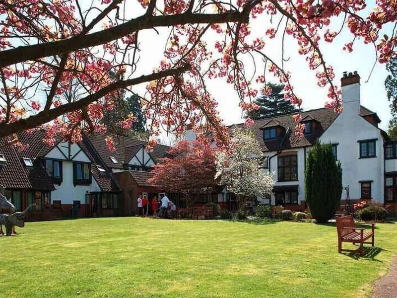 Jackman's Lodge - Assisted Living in Woking, England photo 2