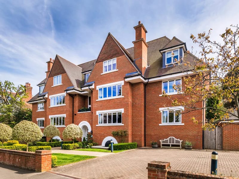 33 Blanford Road - Nursing Home in Reigate, England photo 3