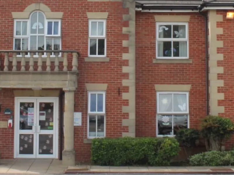 Parkmanor Care Home - Nursing Home in Coalville, England photo 2