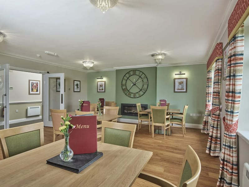 Woodbury Court - Nursing Home in Laindon, England photo 3