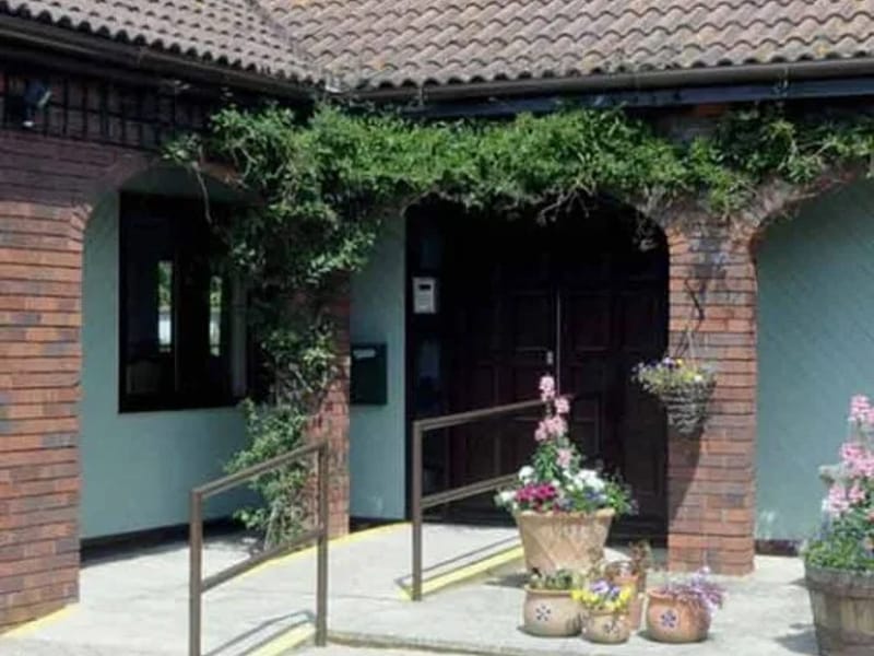 Tenchley Manor Nursing Home - Nursing Home in Chichester, England photo 2