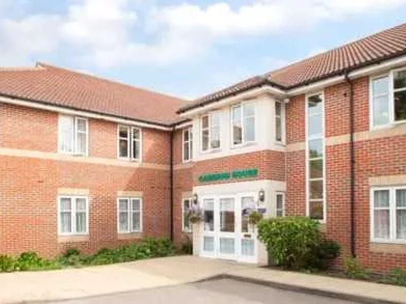 Hollyveer House - Assisted Living in Benfleet, England photo 1