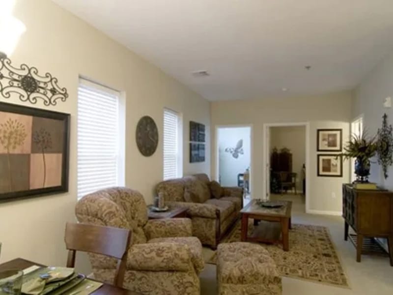 Armour Oaks Senior Living Community - Assisted Living in Kansas City, MO photo 2