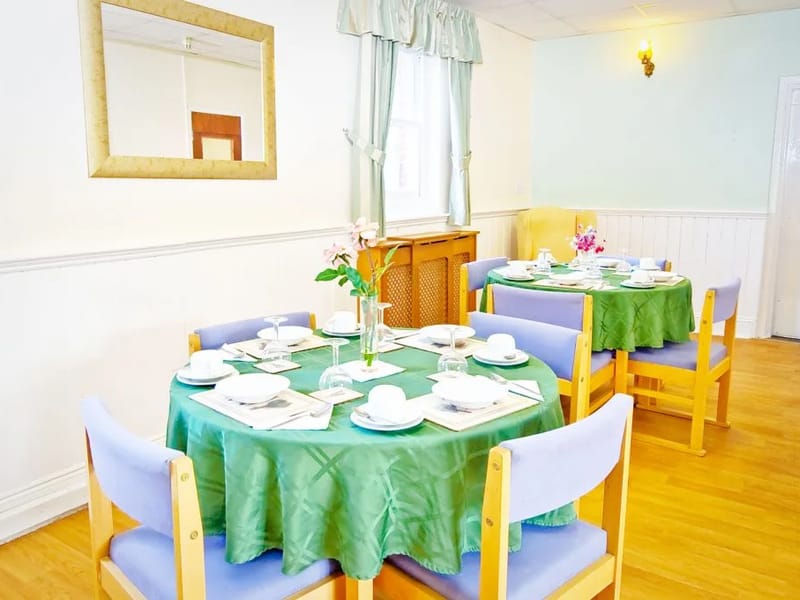 Symonds House - Care Home with Nursing Physical Disabilities - Nursing Home in Hitchin, England photo 2