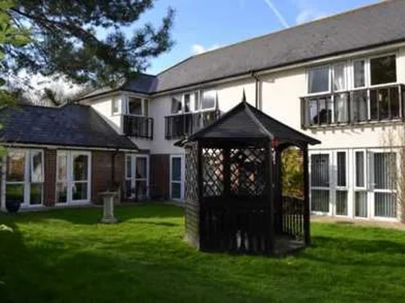 Pine Lodge Care Home - Nursing Home in Sittingbourne, England photo 2
