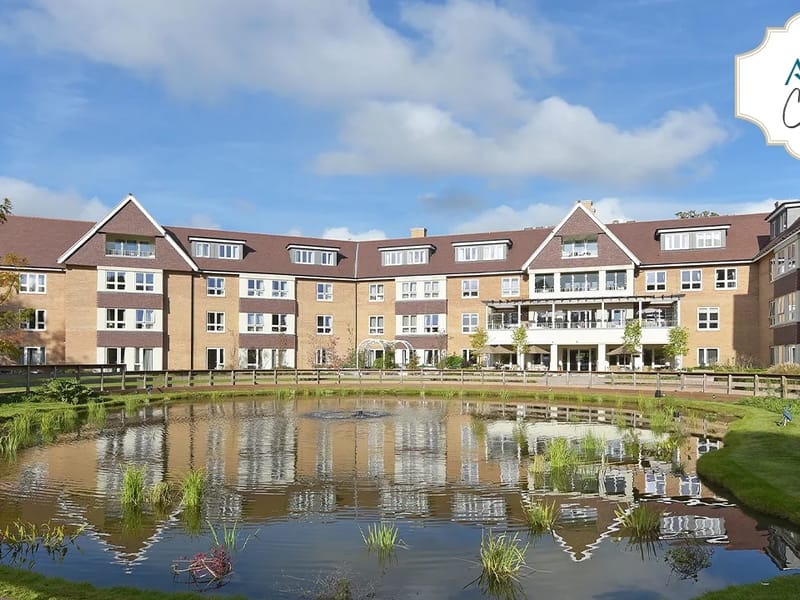 Chertsey Parklands Manor Care Home - Assisted Living in Chertsey, England photo 1